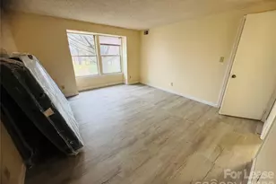 9541 Shannon Green Dr, Charlotte, NC 28213 - Photo 10