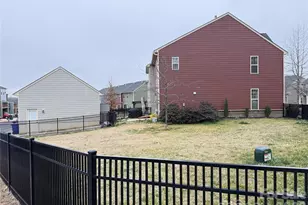 4031 Audubon Pk Dr, Charlotte, NC 28217 - Photo 4