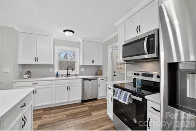 1037 Prestwood Drive SE, Lenoir, NC 28645 - Photo 4