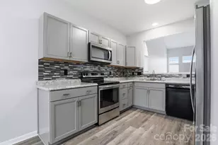 7978 Mariners Pointe Cir, Denver, NC 28037 - Photo 2