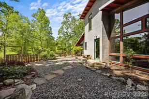 27 Rosebud Ln, Fairview, NC 28730 - Photo 4