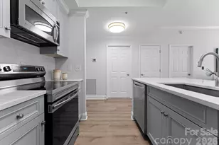 300 W 5th Street W, Charlotte, NC 28202 - Photo 8