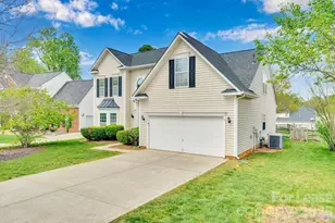 9815 Nottinghill Ln, Charlotte, NC 28269 - Photo 2