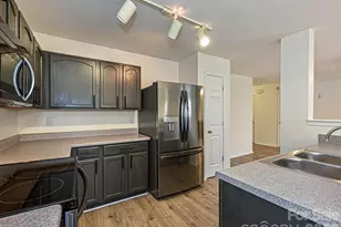 8712 Westhope St, Charlotte, NC 28216 - Photo 4