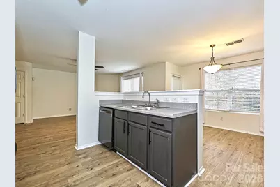 8712 Westhope Street, Charlotte, NC 28216 - Photo 6