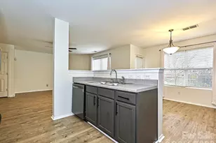 8712 Westhope St, Charlotte, NC 28216 - Photo 6