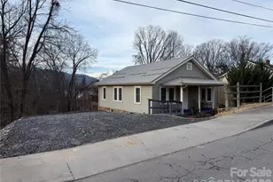 100 Perry St, Marion, NC 28752 - Photo 2