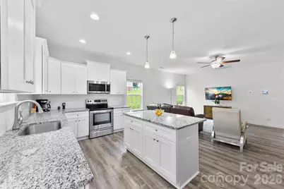 104 E Louisiana Avenue, Bessemer City, NC 28016 - Photo 6