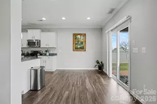 10916 Tower Oak Dr, Charlotte, NC 28269 - Photo 8