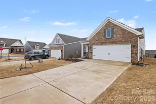 1709 Otter Perch Ln, Fort Mill, SC 29715 - Photo 4