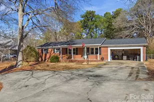 2694 Pineview Dr, Lancaster, SC 29720 - Photo 2