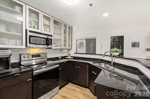 525 N Graham St, Charlotte, NC 28202 - Photo 10