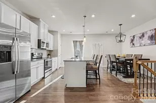 2105 Autumn Olive Ln, Matthews, NC 28104 - Photo 2