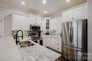 2711 Clemson Ave, Charlotte, NC 28205 - Photo 12