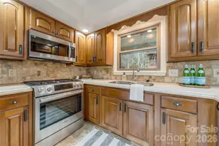 63 Pinecroft Rd, Asheville, NC 28804 - Photo 16