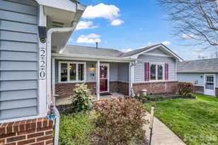 220 Dartcrest Dr, Hendersonville, NC 28792 - Photo 8