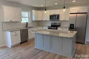 326 S Greenbriar Rd, Statesville, NC 28625 - Photo 2