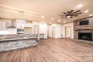 1610 Summerlin Pl, Newton, NC 28658 - Photo 4