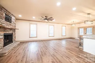 1610 Summerlin Pl, Newton, NC 28658 - Photo 2