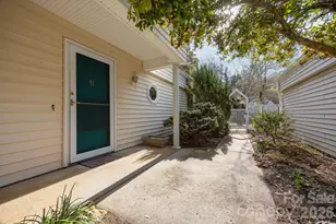 11 Stuart Cir, Asheville, NC 28804 - Photo 2