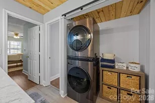 6031 Cougar Ln, Charlotte, NC 28269 - Photo 16