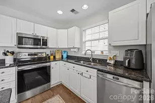 6031 Cougar Ln, Charlotte, NC 28269 - Photo 18