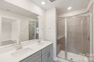 8128 Hidden Springs Ct, Charlotte, NC 28216 - Photo 4