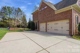 1004 Sultana Ln, Matthews, NC 28104 - Photo 2