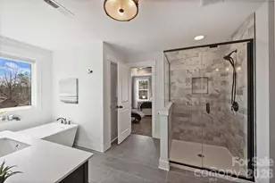 306 Breezewood Dr, Charlotte, NC 28262 - Photo 24