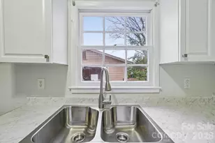 735 Pondella Dr, Charlotte, NC 28213 - Photo 8