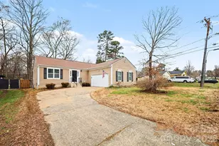 6027 Running Deer Rd, Charlotte, NC 28214 - Photo 2