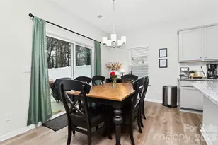 2017 Karen Woods Ln, Charlotte, NC 28216 - Photo 2