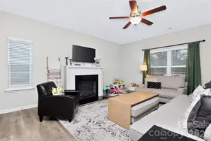 2017 Karen Woods Ln, Charlotte, NC 28216 - Photo 4