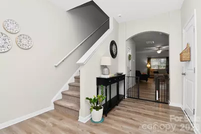 2017 Karen Woods Lane, Charlotte, NC 28216 - Photo 2
