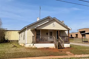 216 N Brady Ave, Newton, NC 28658 - Photo 2