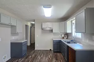 122 Kendra Dr, Mooresville, NC 28117 - Photo 2