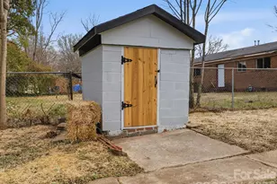 9243 Edgevale Dr, Charlotte, NC 28216 - Photo 30