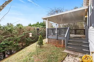 210 Ledbetter Ln, Franklin, NC 28734 - Photo 6