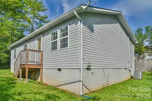 12 Moody St, Candler, NC 28715 - Photo 2