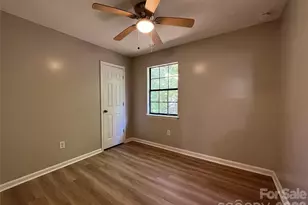 5830 Stone Bluff Ct, Charlotte, NC 28214 - Photo 8