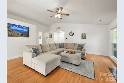 989 Thorncrest Court, Fletcher, NC 28732 - Photo 2