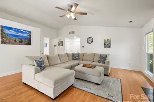 989 Thorncrest Ct, Fletcher, NC 28732 - Photo 2