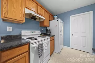 5041 Wallace Creek Ln, Charlotte, NC 28212 - Photo 12