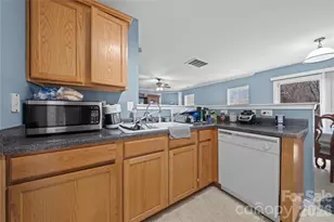 5041 Wallace Creek Ln, Charlotte, NC 28212 - Photo 10