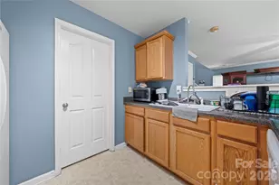 5041 Wallace Creek Ln, Charlotte, NC 28212 - Photo 8