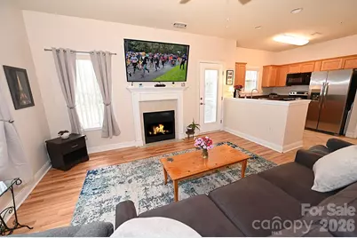 1360 21st Avenue NE, Hickory, NC 28601 - Photo 2