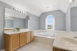 3909 Meadow Green Dr, Charlotte, NC 28269 - Photo 32