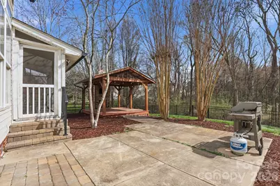 3909 Meadow Green Drive, Charlotte, NC 28269 - Photo 38