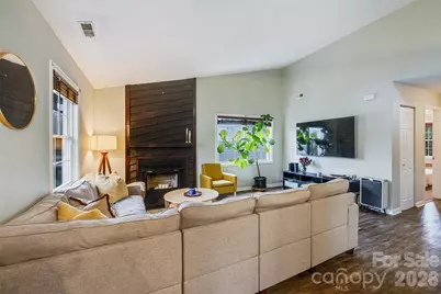 708 Pennwood Lane, Charlotte, NC 28215 - Photo 6