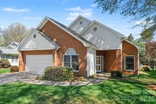 5423 Dunedin Ln, Charlotte, NC 28270 - Photo 2